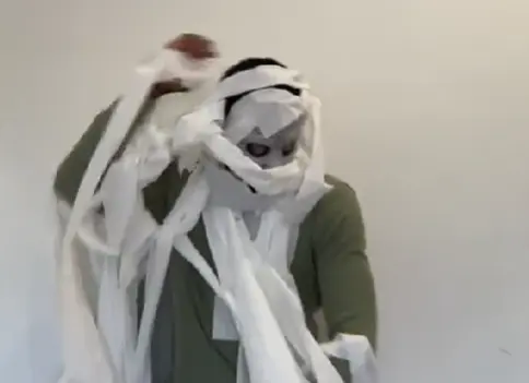 crayron pretending to be King Ramses from Courage the Cowardly Dog by wrapping himself in toilet paper.